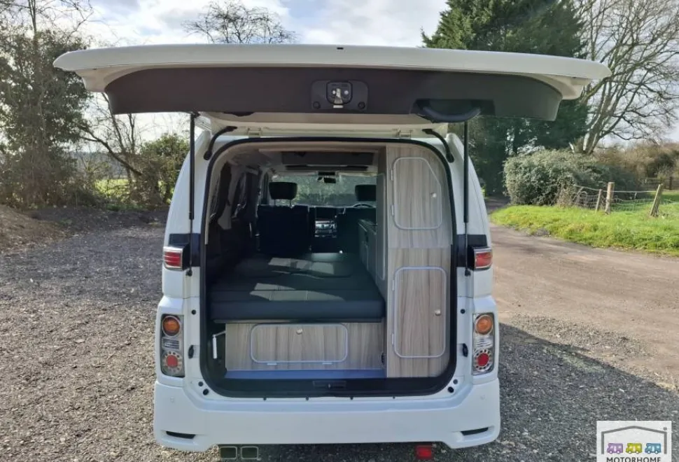 Nissan Elgrand  2009