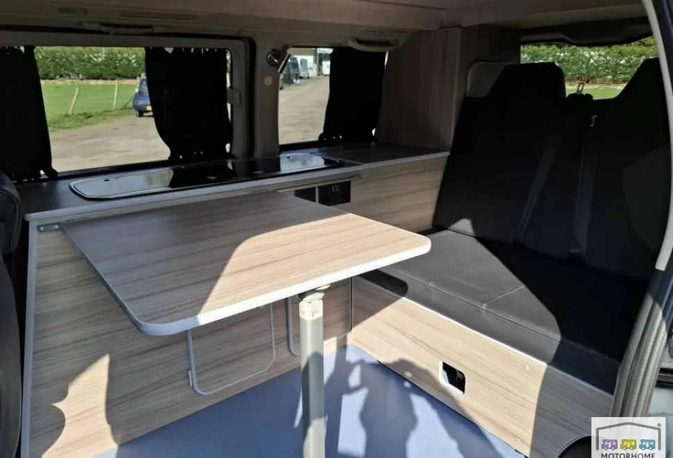 Nissan Elgrand  2009