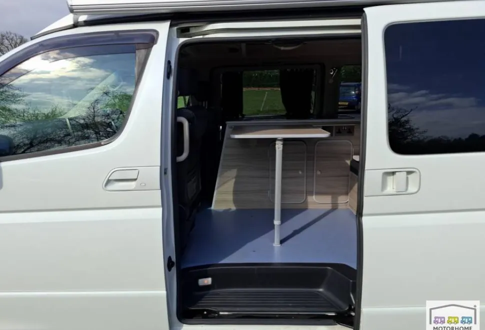 Nissan Elgrand  2009