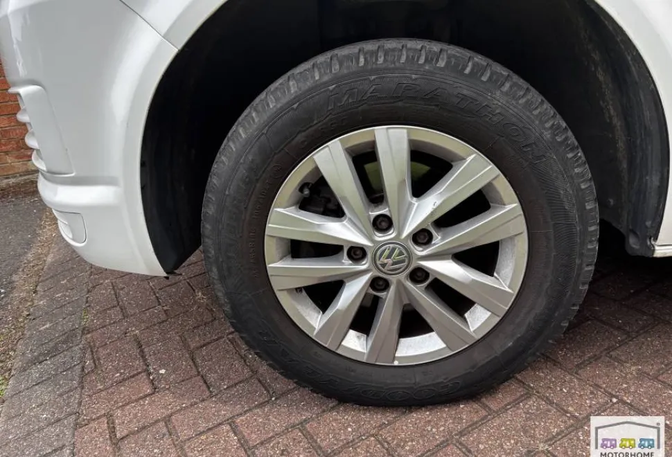 Volkswagen T28 S Line 2016