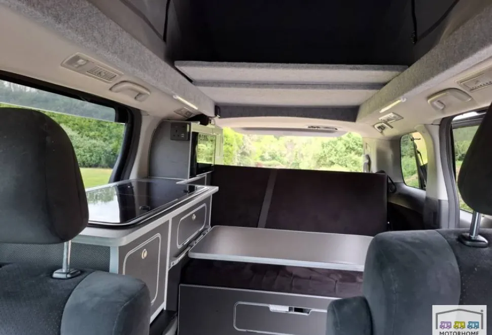 Toyota Vellfire   2010