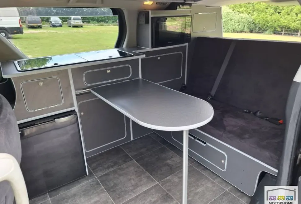 Toyota Vellfire   2010