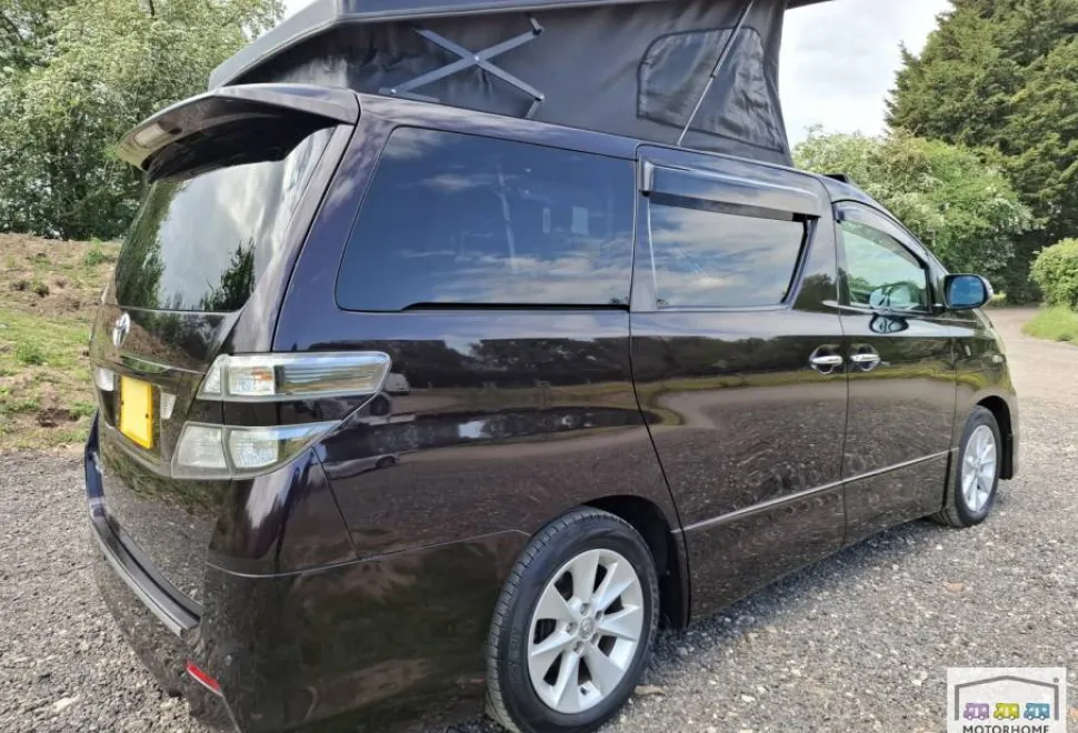 Toyota Vellfire   2010