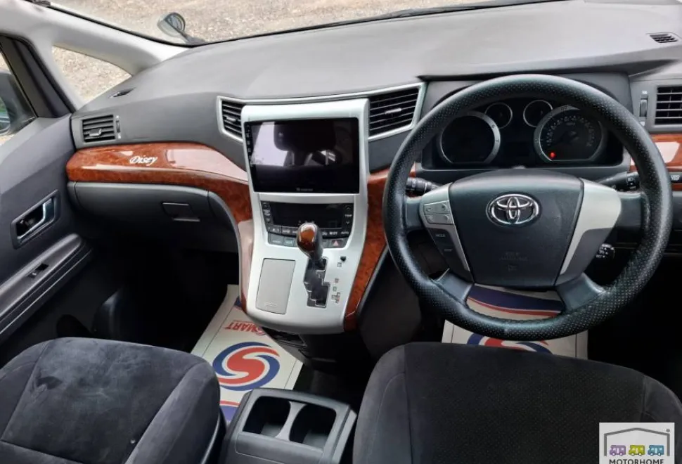 Toyota Vellfire   2010