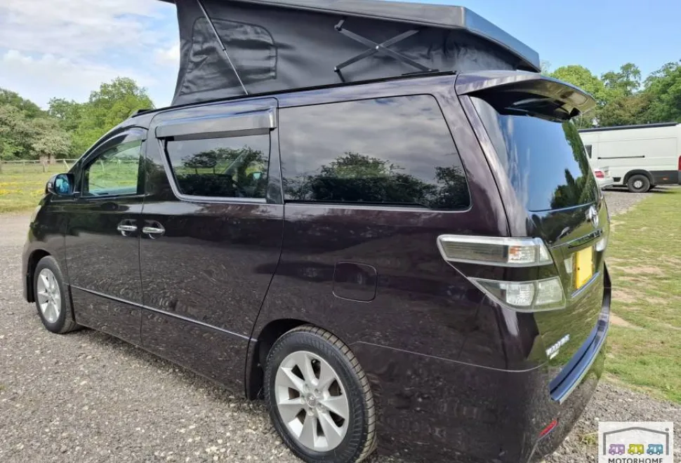 Toyota Vellfire   2010