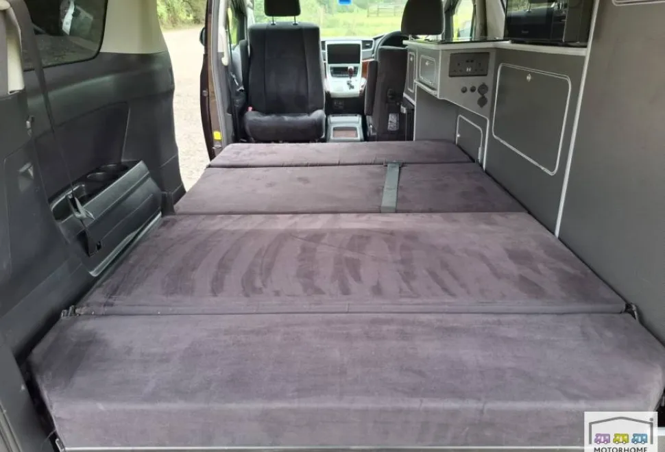 Toyota Vellfire   2010