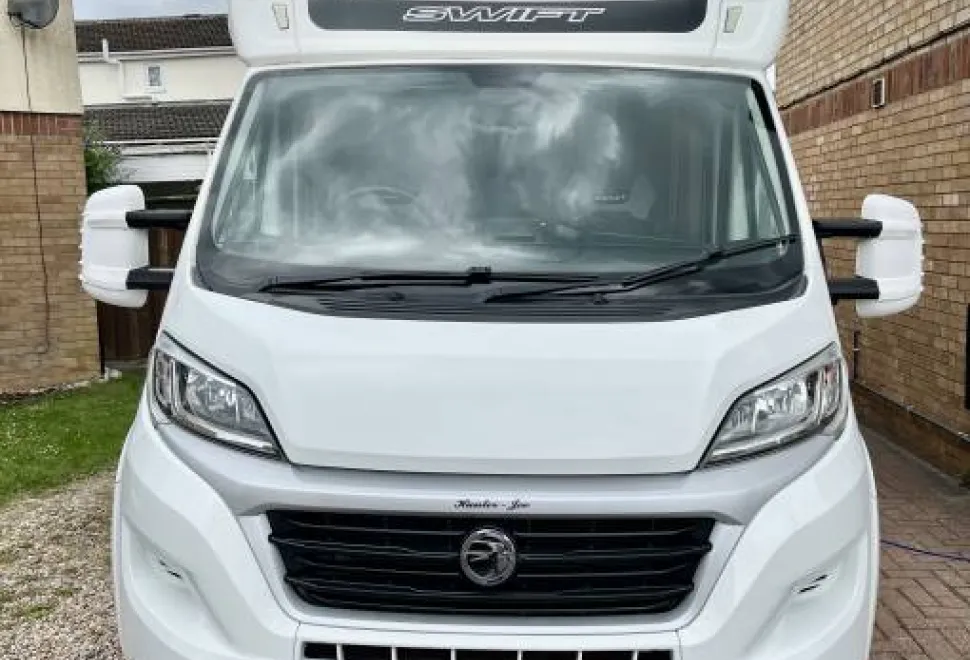 Swift Escape 664 2018
