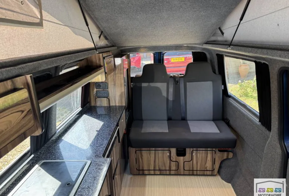 Volkswagen T5 Transporter  LWB T30  2015