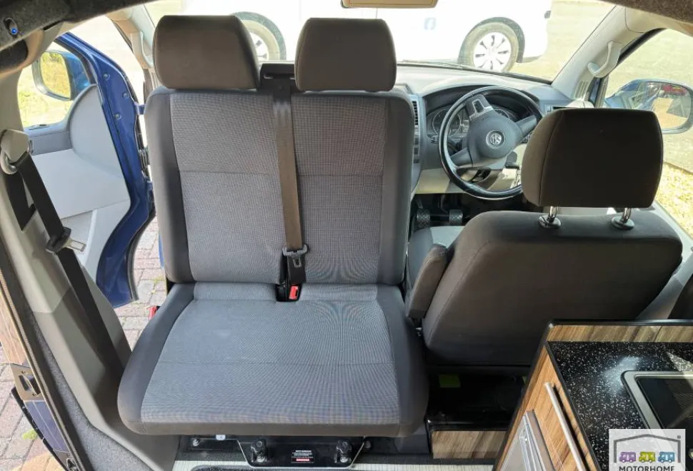 Volkswagen T5 Transporter  LWB T30  2015