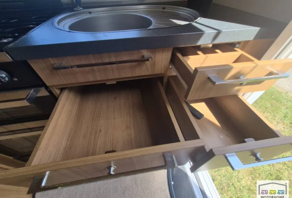Auto-Trail Frontier Navajo  2014