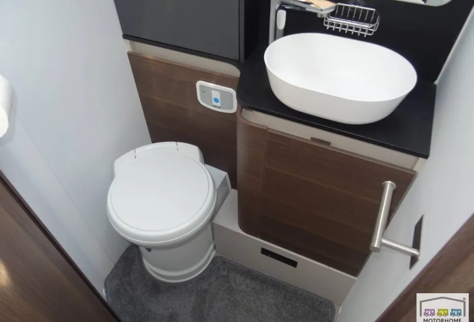 Adria Matrix Supreme 670sl 2025