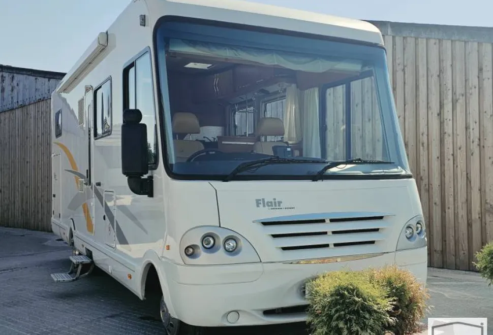 Niesmann and Bischoff Flair 8000iEB 2006
