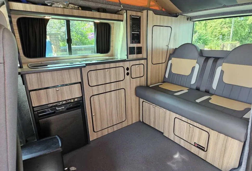 Volkswagen Transporter T5.1  2010