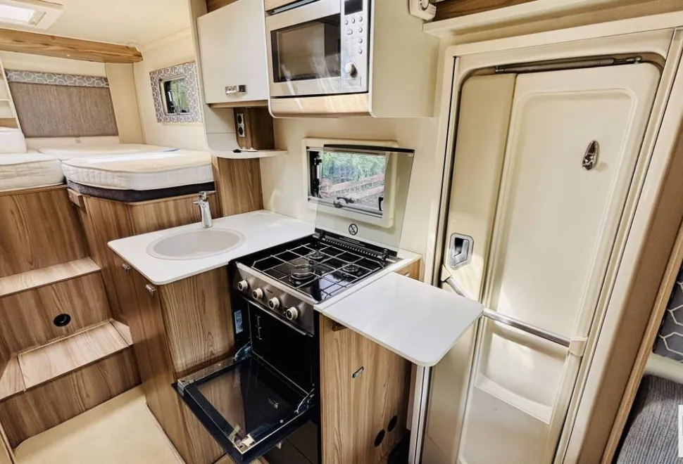 Swift Escape 684 2017