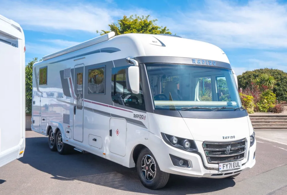 Rapido i1090 Distinction 180BHP Auto 2021