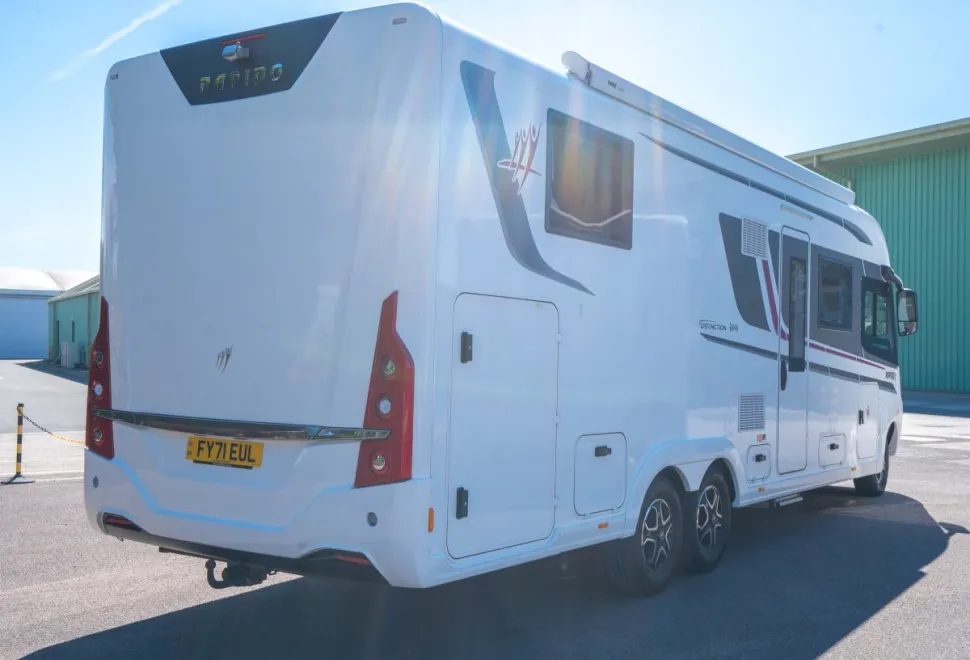 Rapido i1090 Distinction 180BHP Auto 2021