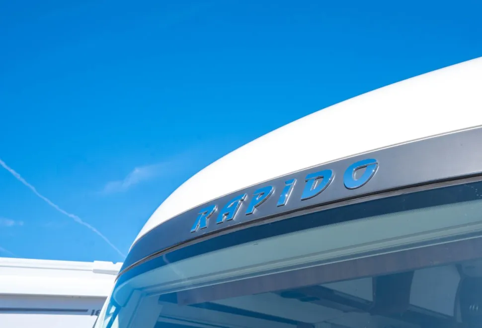 Rapido i1090 Distinction 180BHP Auto 2021