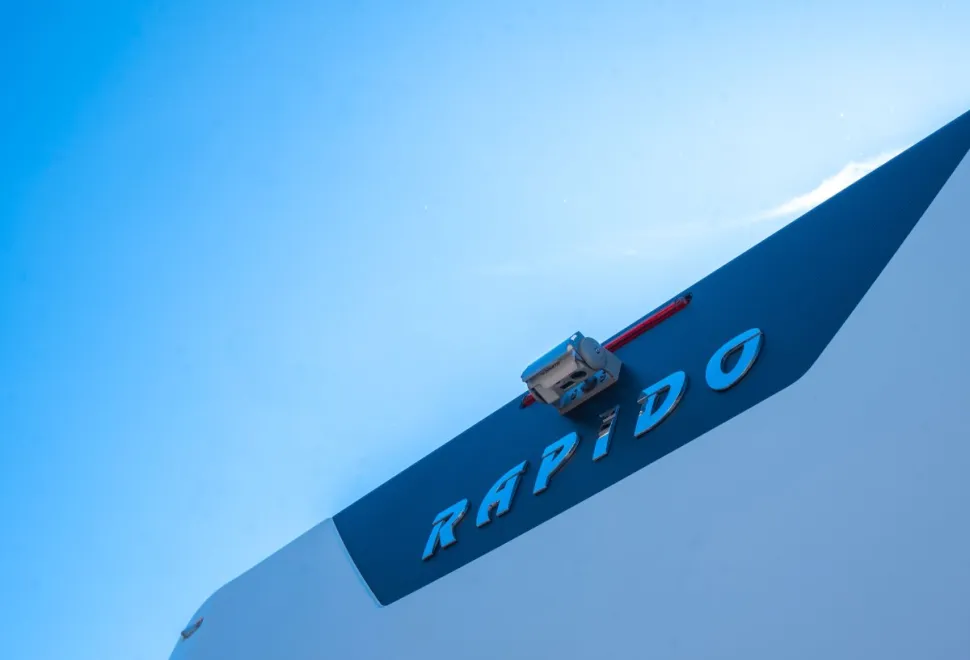 Rapido i1090 Distinction 180BHP Auto 2021
