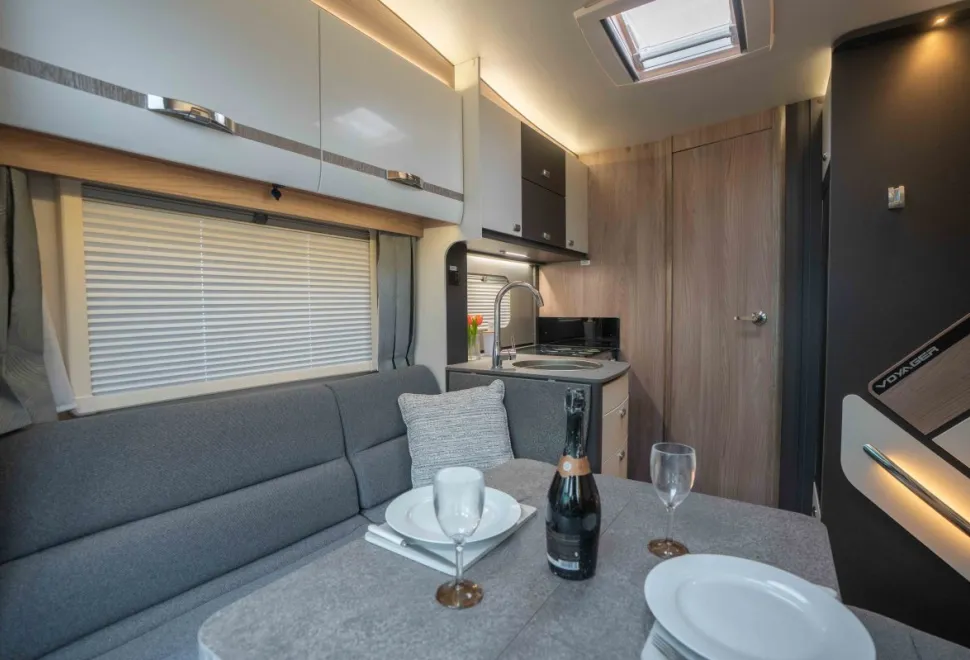 Swift Voyager 584 165BHP Auto 2026