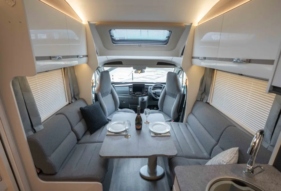 Swift Voyager 584 165BHP Auto 2026