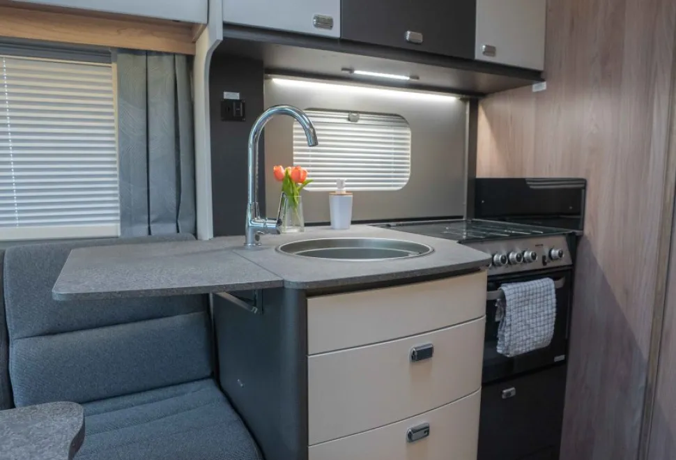 Swift Voyager 584 165BHP Auto 2026