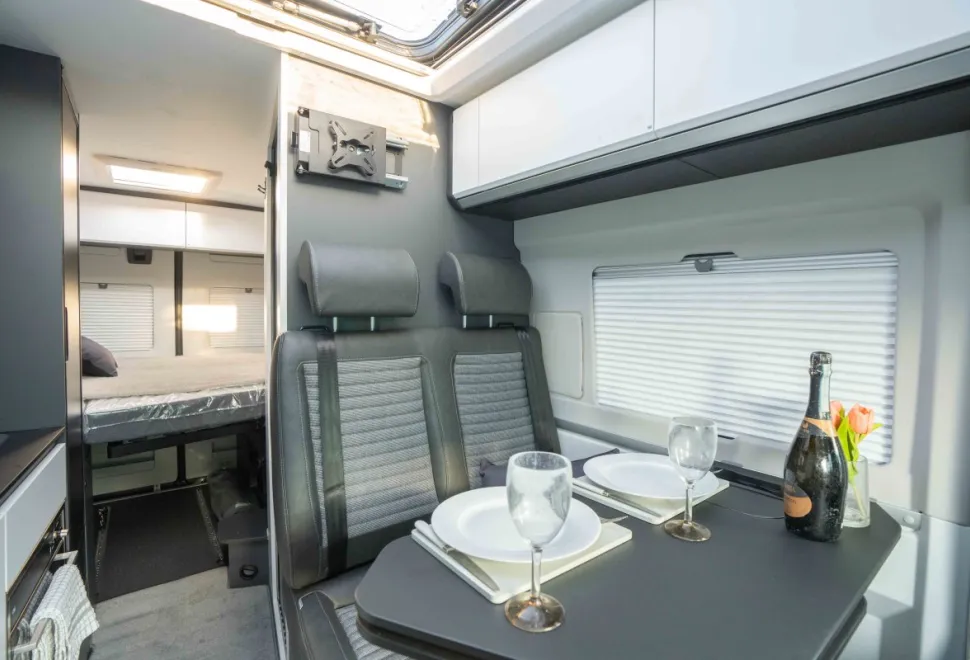 Adria Twin Supreme 600 SPB 140BHP Auto 2026