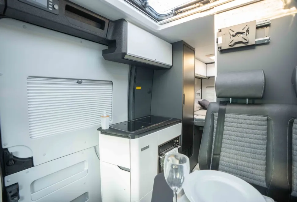 Adria Twin Supreme 600 SPB 140BHP 2026