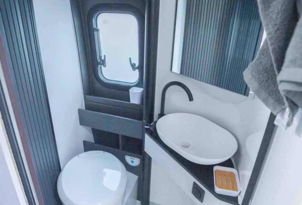 Adria Twin Supreme 600 SPB 140BHP Auto 2026