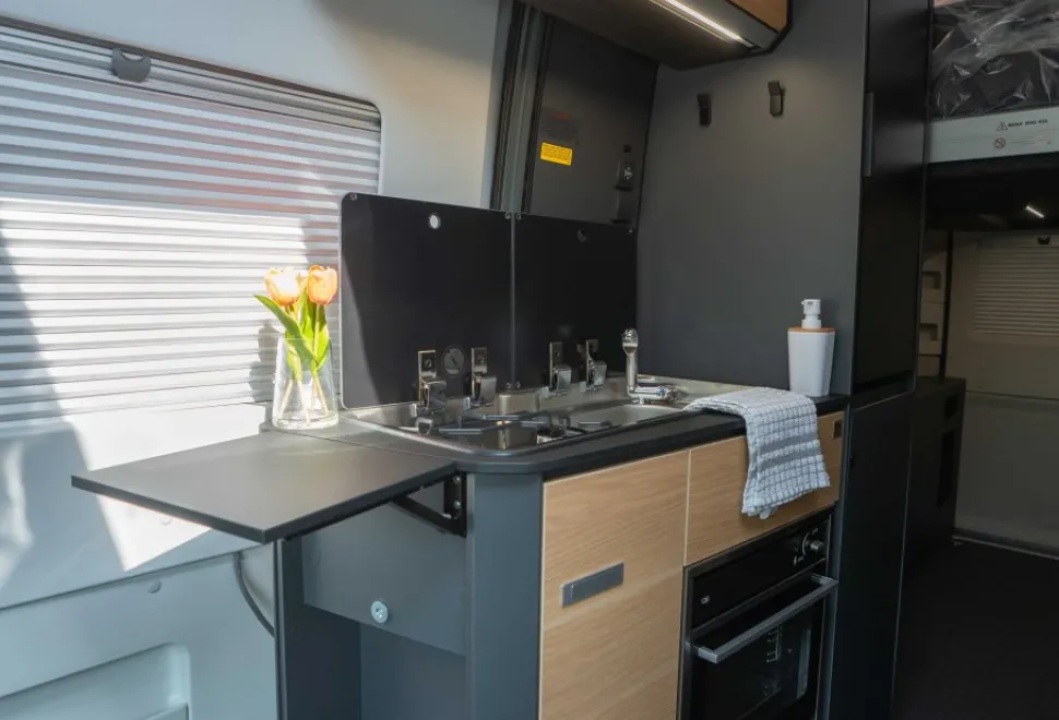 Adria Twin 640 SGX 60Y 140BHP Auto 2026