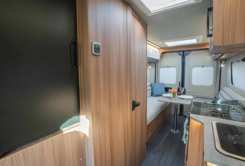 Autotrail V-Line 610 SE 140BHP Auto 2026