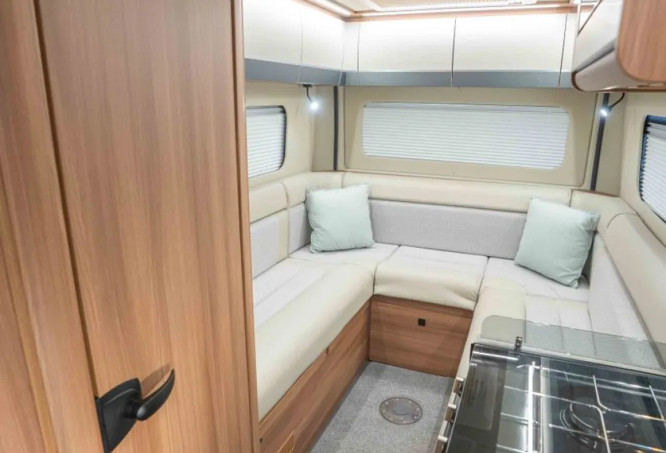 Autotrail V-Line 610 Sport 140BHP Auto 2026
