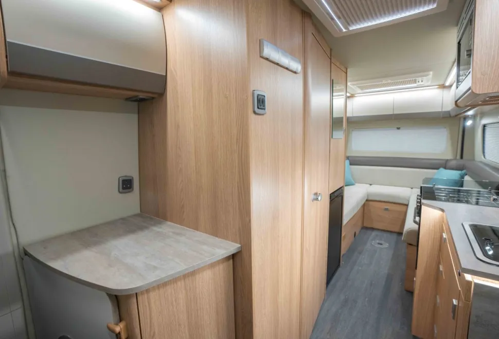 Autotrail V-Line 635 Sport 140BHP Auto 2023