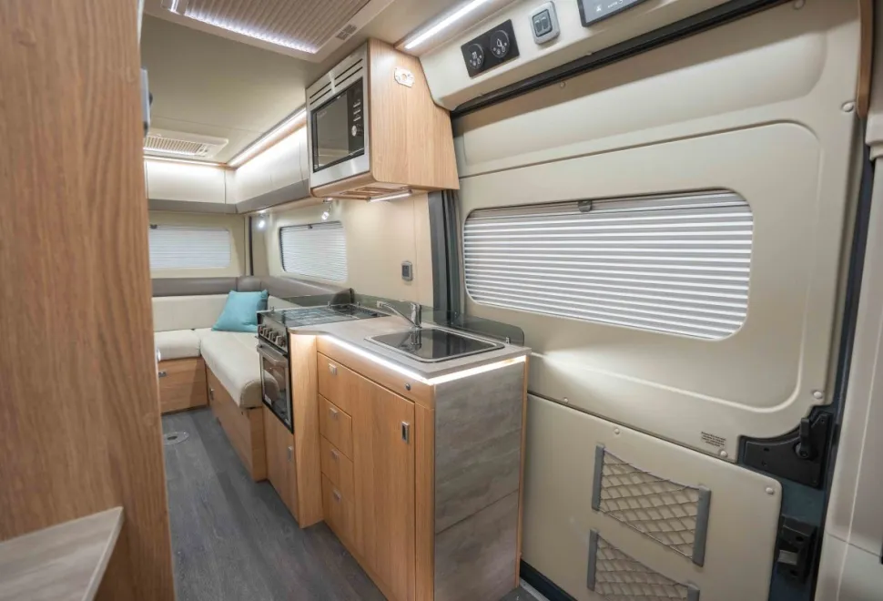 Autotrail V-Line 635 Sport 140BHP Auto 2023