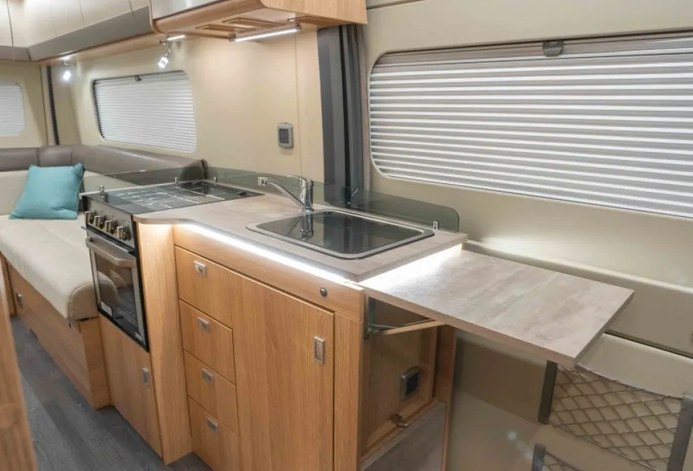 Autotrail V-Line 635 Sport 140BHP Auto 2023