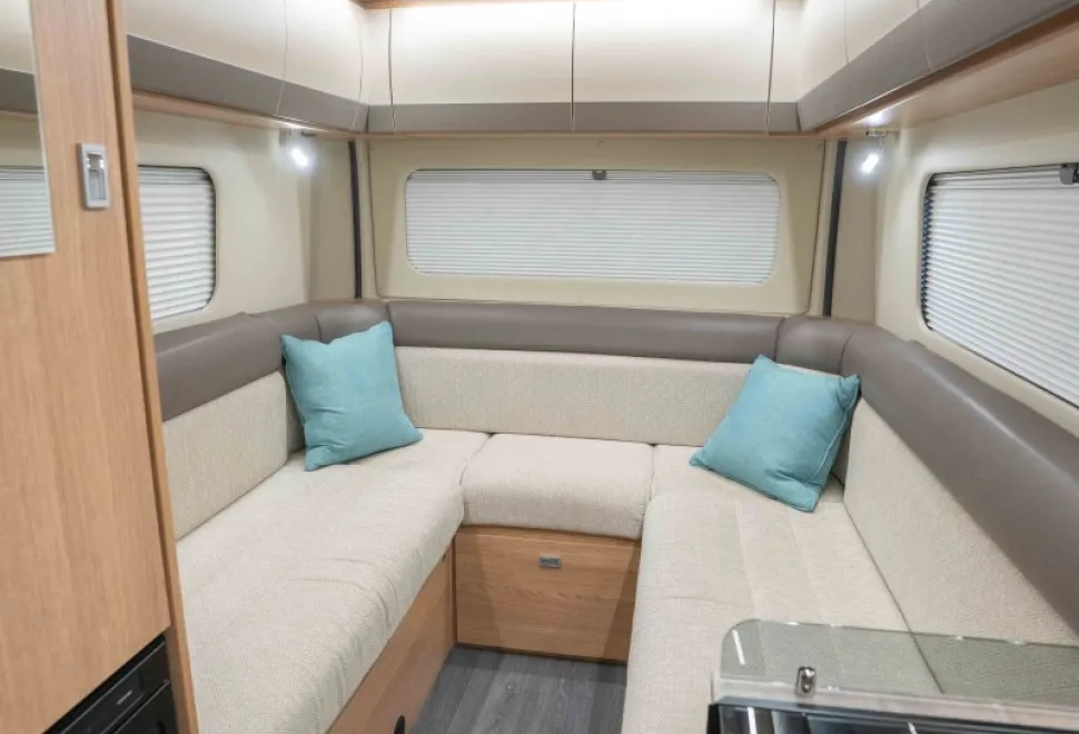 Autotrail V-Line 635 Sport 140BHP Auto 2023