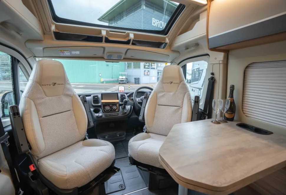 Autotrail V-Line 636 SE 140BHP Auto 2026