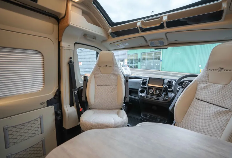 Autotrail V-Line 636 SE 140BHP Auto 2026