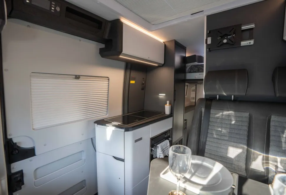 Adria Twin Supreme 640 SGX 140BHP Auto 2026