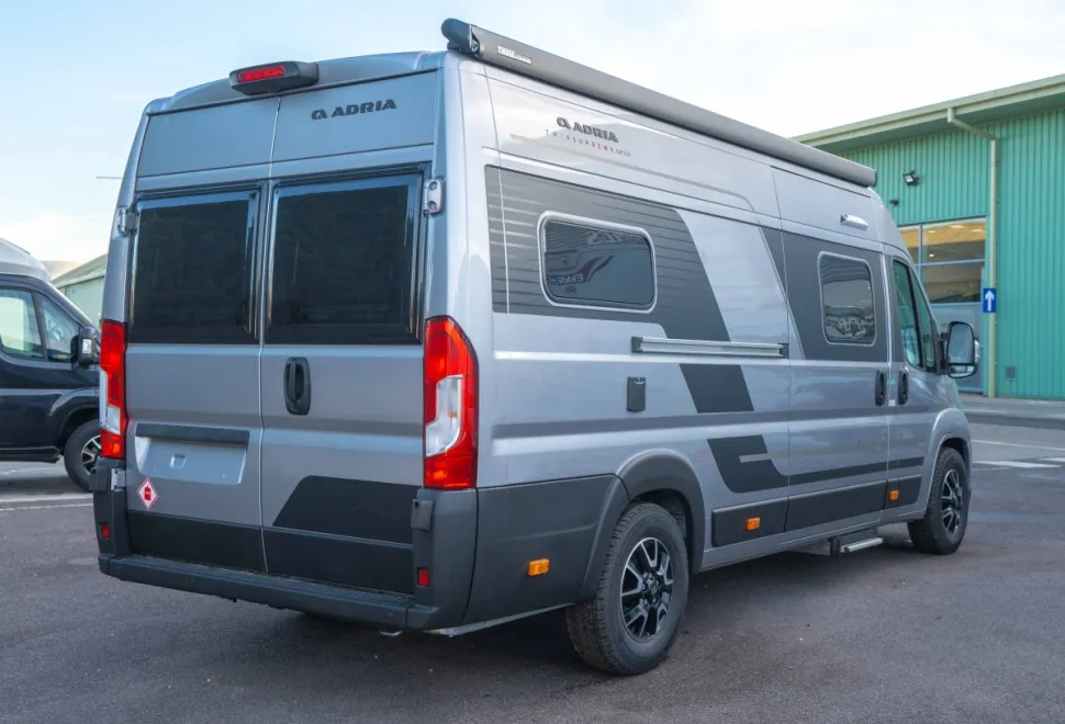Adria Twin Supreme 640 SGX 140BHP Auto 2026