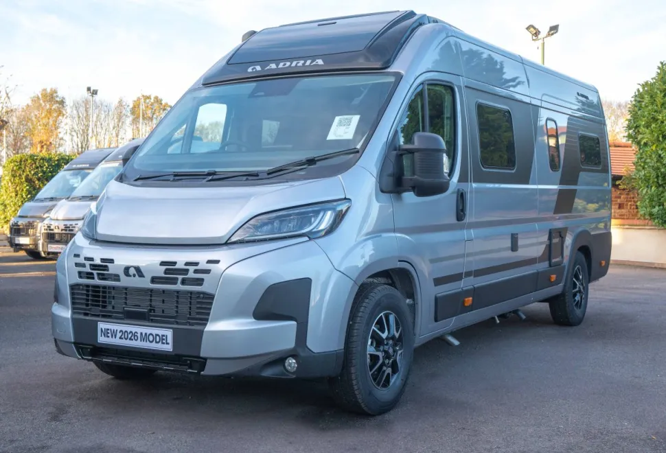 Adria Twin Supreme 640 SGX 140BHP Auto 2026