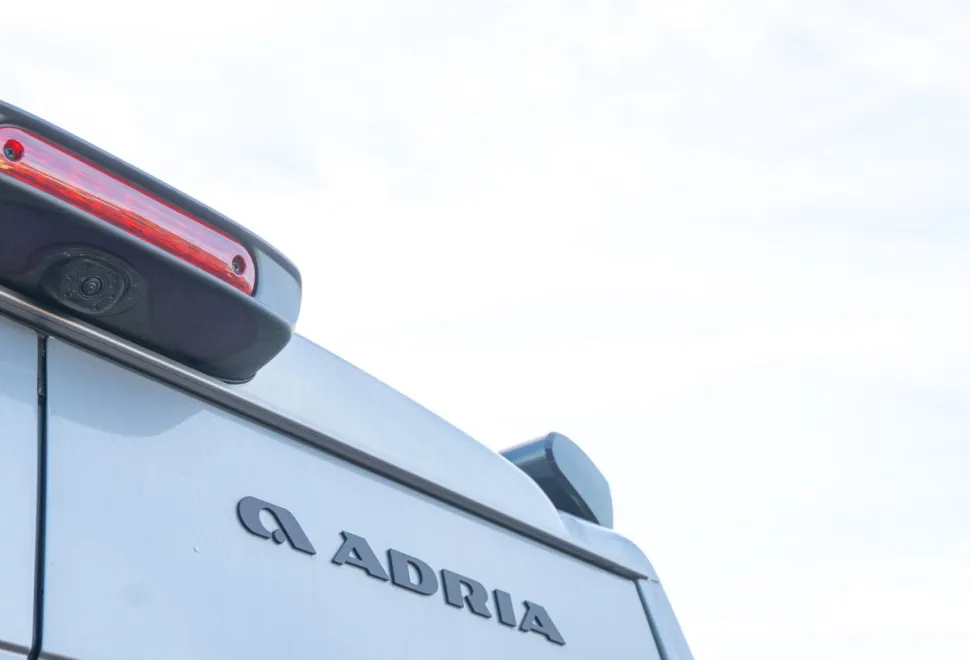 Adria Twin Supreme 640 SGX 140BHP Auto 2026