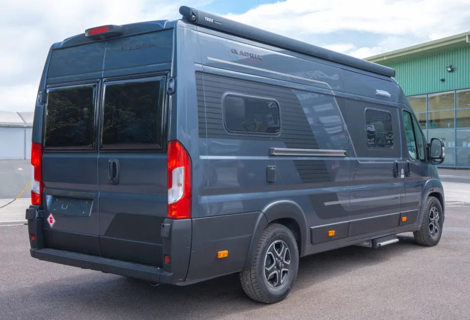 Adria Twin Supreme 640 SGX 140BHP Auto 2026