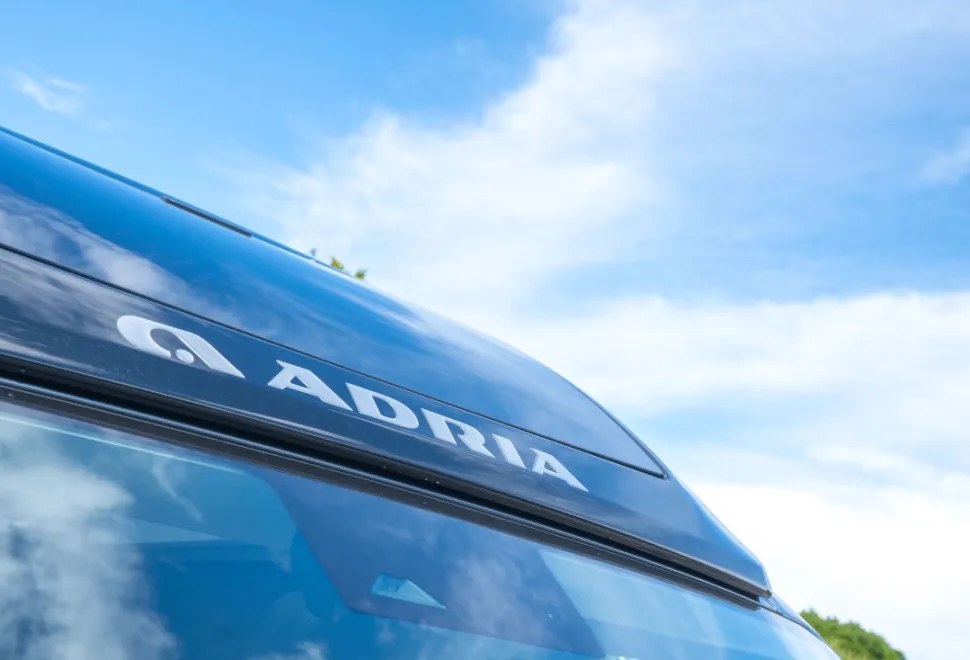 Adria Twin Supreme 640 SGX 140BHP Auto 2026