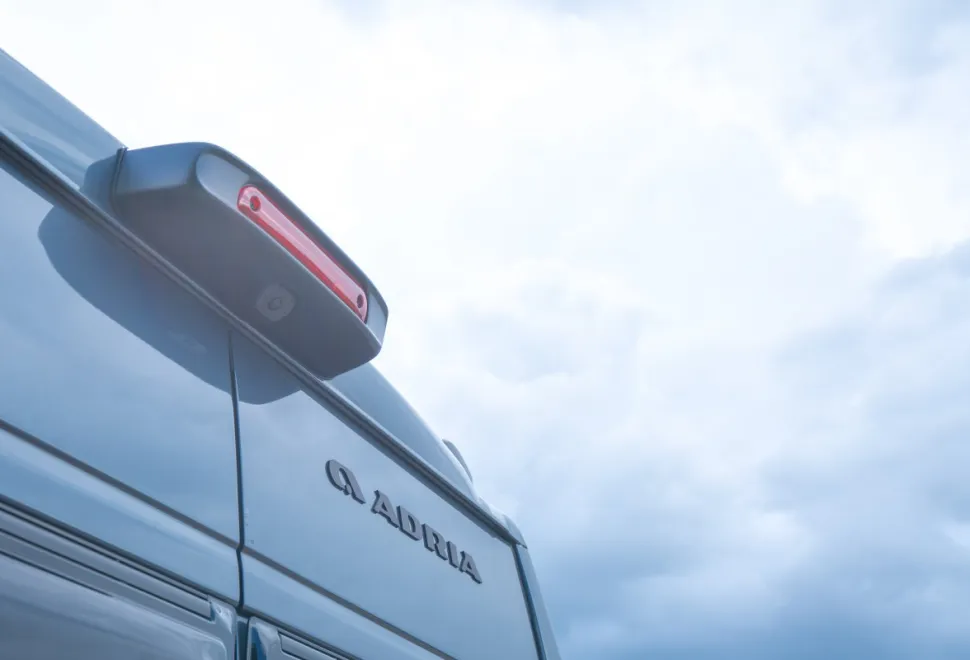 Adria Twin Supreme 640 SGX 140BHP Auto 2026