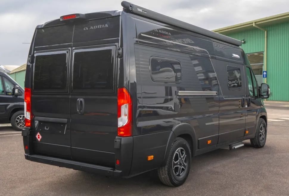 Adria Twin Supreme 640 SGX 140BHP Auto 2026