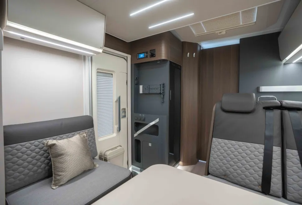 Adria Matrix Supreme 670 SL 140BHP Auto 2025