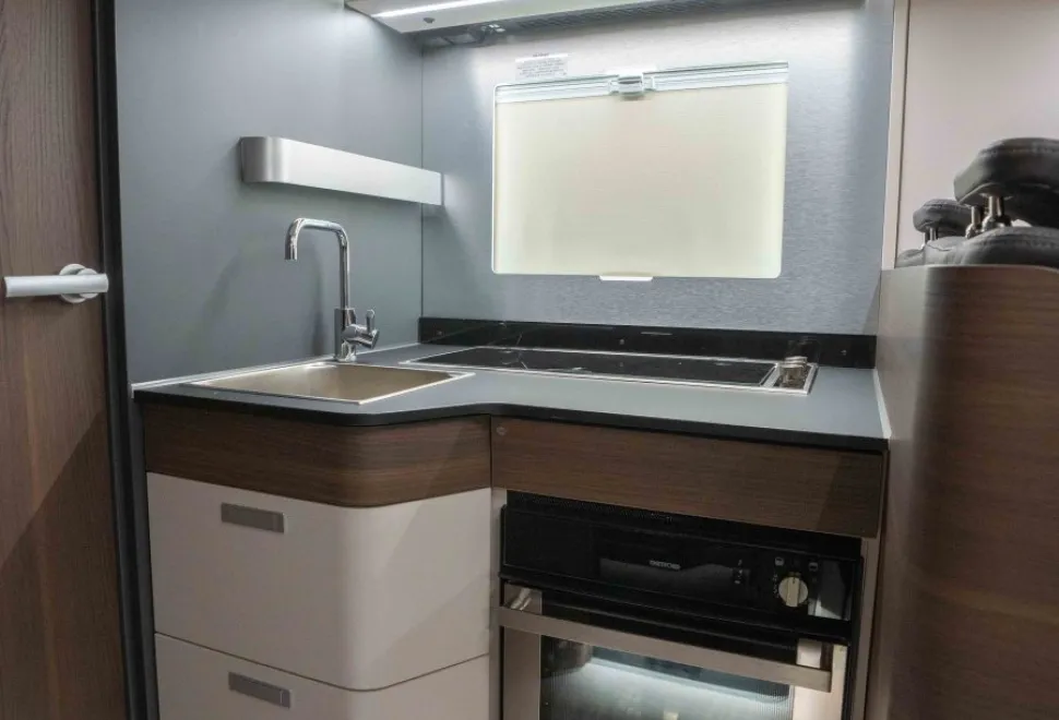 Adria Matrix Supreme 670 SL 140BHP Auto 2025