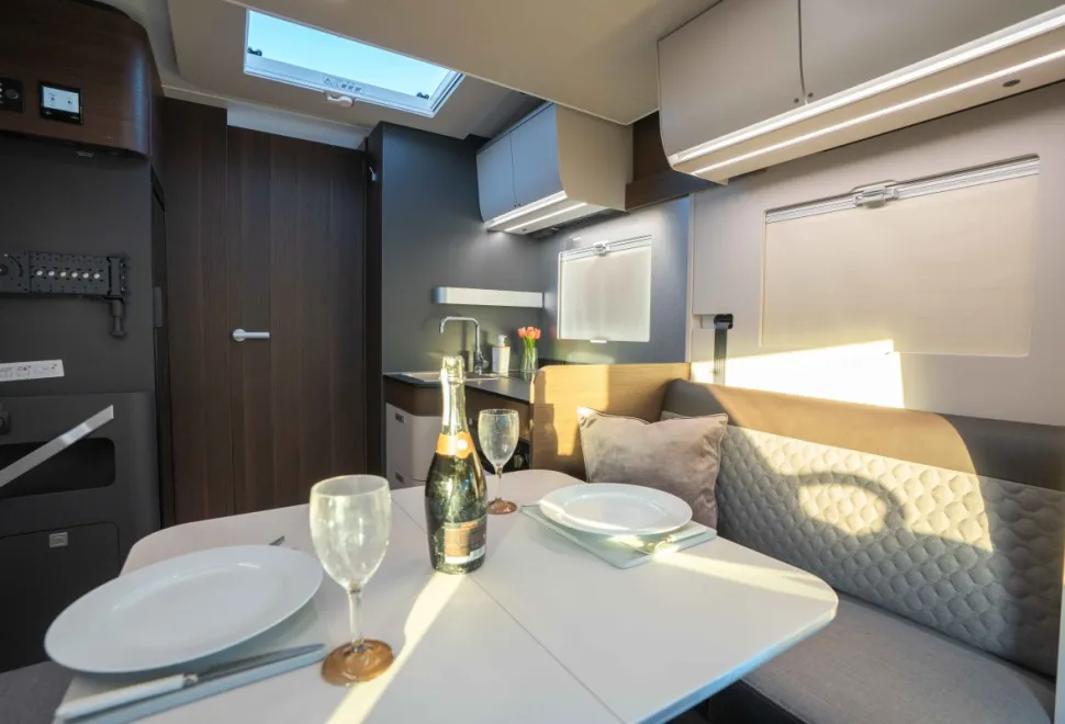 Adria Matrix Supreme 670 DL 180BHP Auto 2026