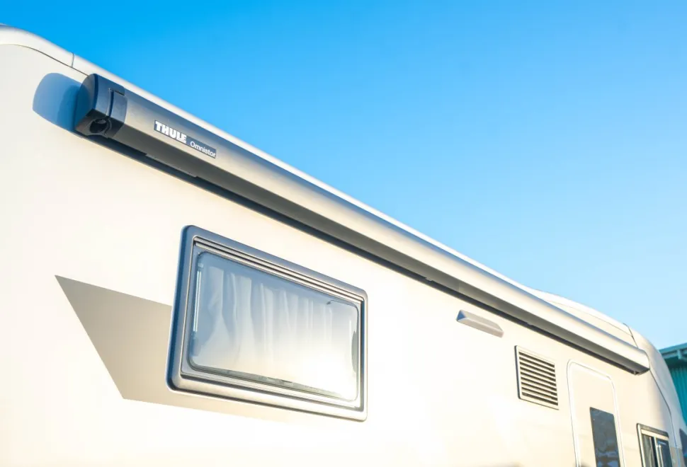 Adria Matrix Supreme 670 DL 180BHP Auto 2026