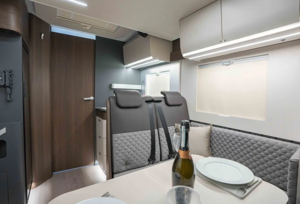 Adria Matrix Supreme 670 SC 180BHP Auto 2026